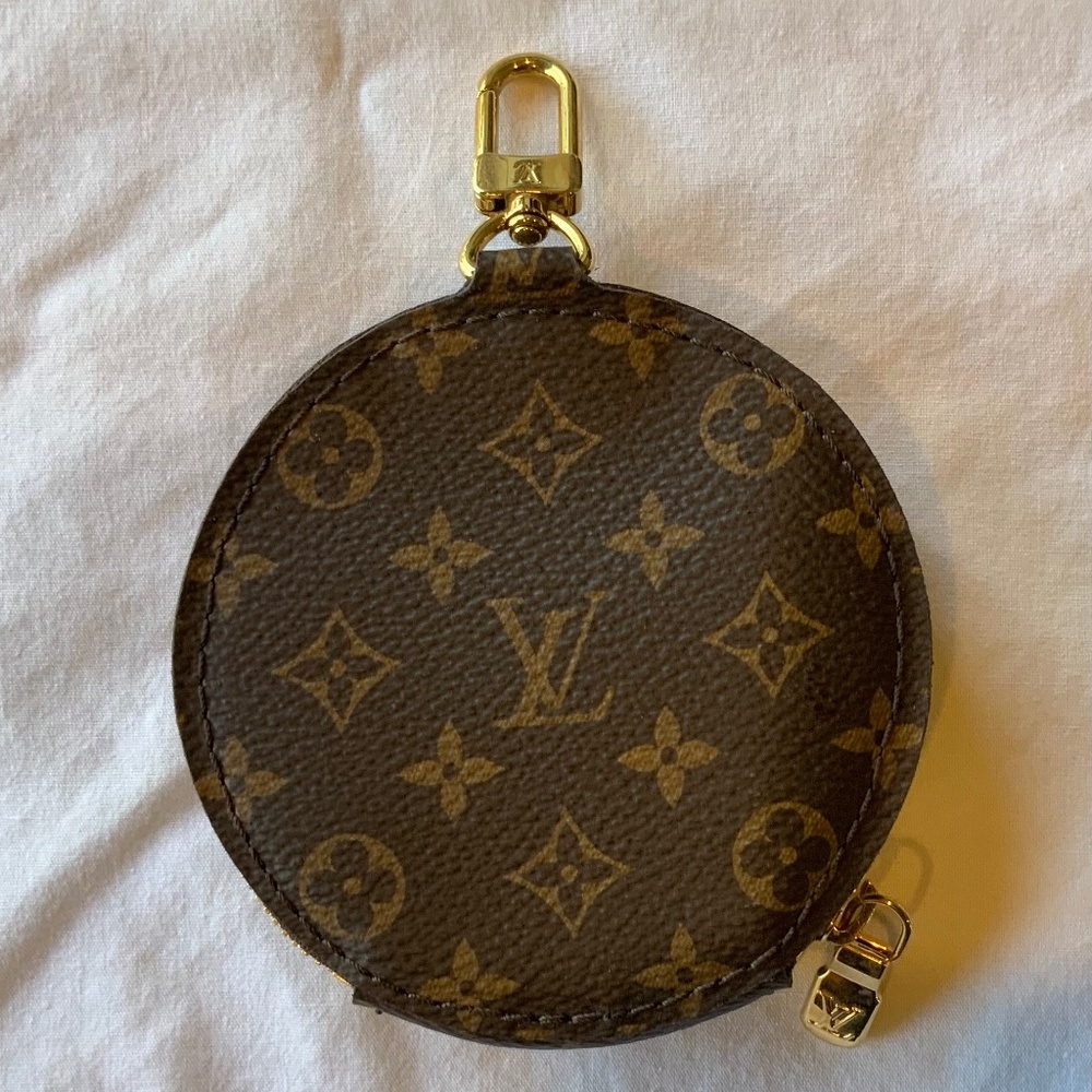 Louis Vuitton Multi Pochette Accessoires Round Coin Purse Monogram Canvas